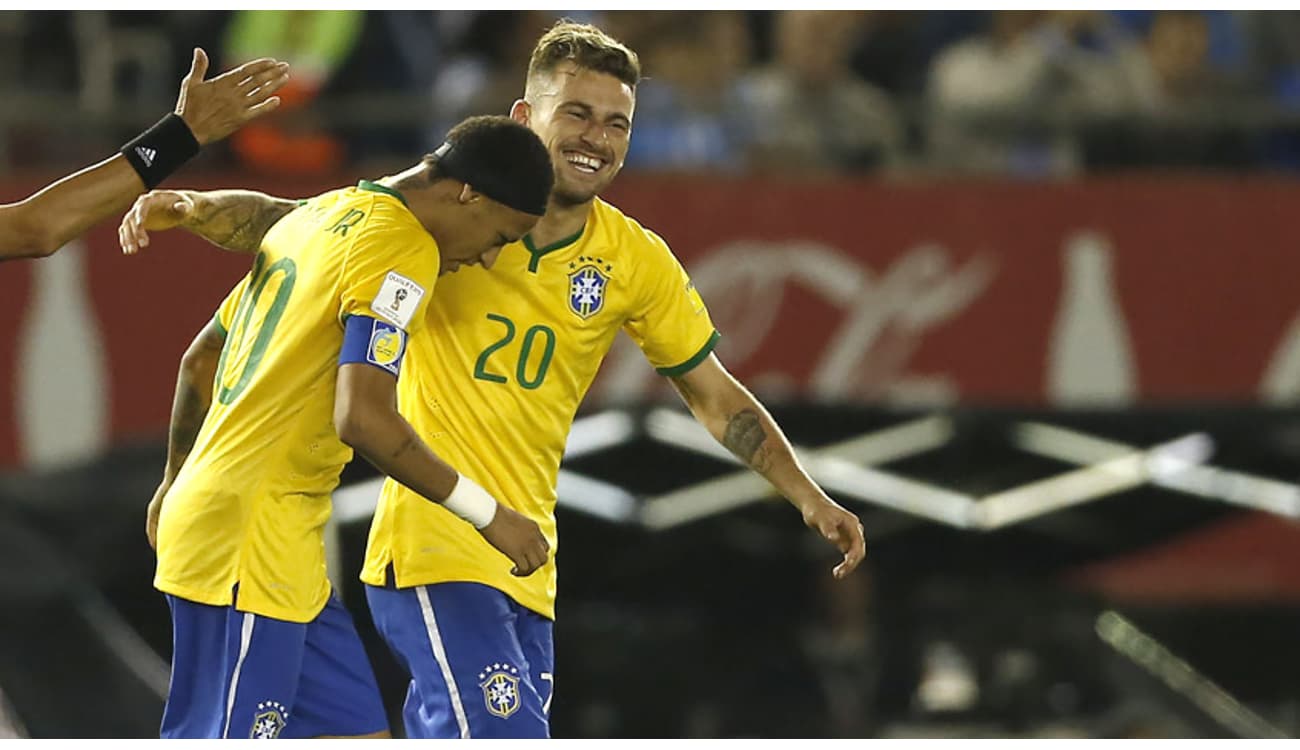 Pau cantou' e catimba em empate de Brasil x Argentina; veja reações -  16/11/2021 - UOL Esporte