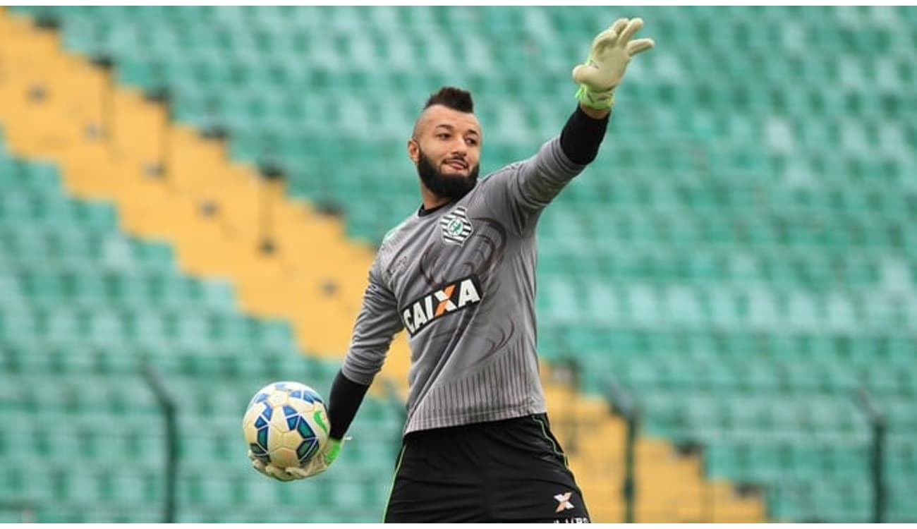 Prêmio Goal Brasil: Alex Muralha é eleito o melhor goleiro do