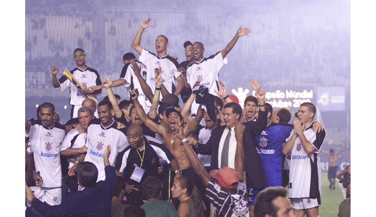 Corinthians Campeão Mundial 2000. Escalação: Dida, Kléber, Fábio