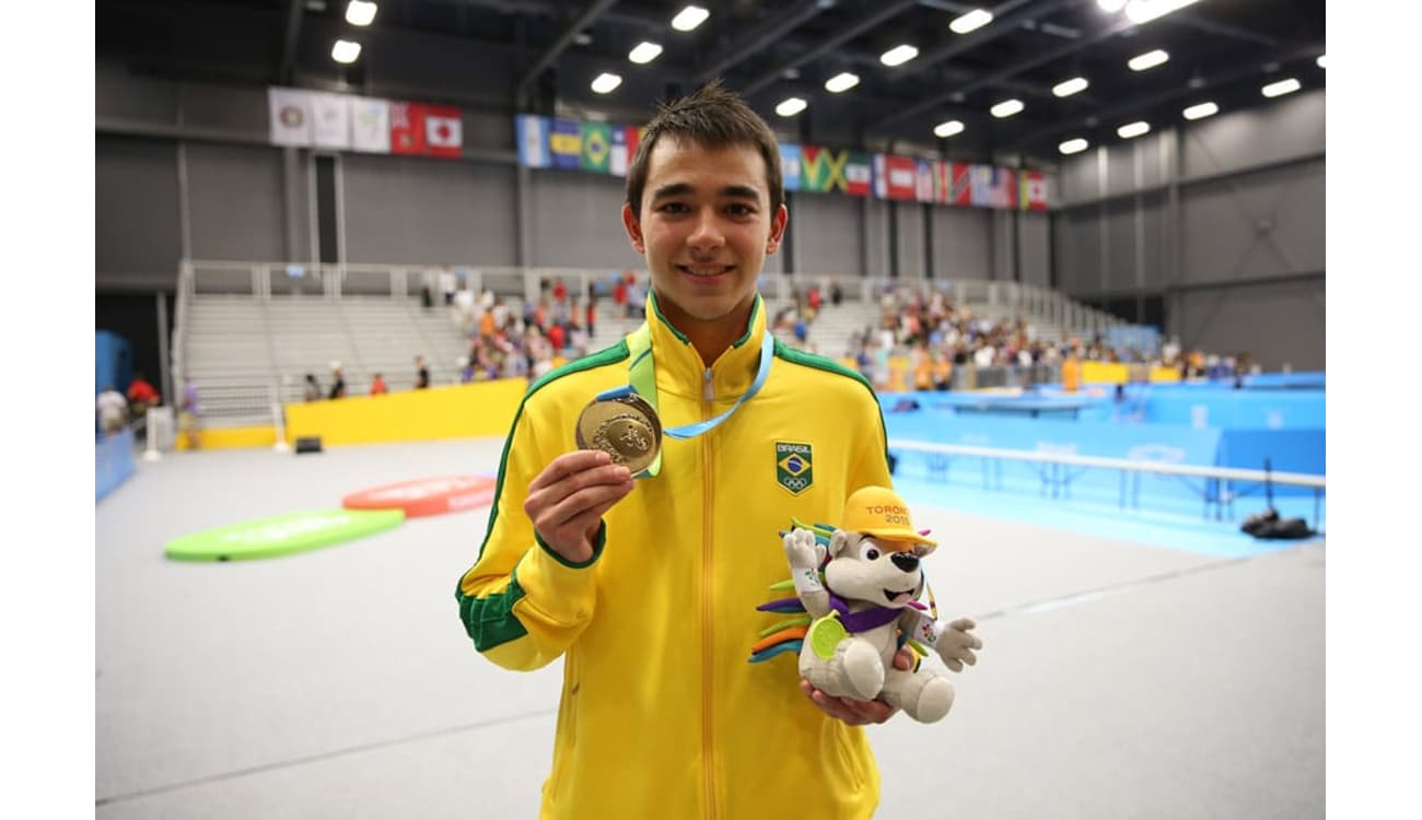 Sonhando com a carreira esportiva raquete de tênis infantil de