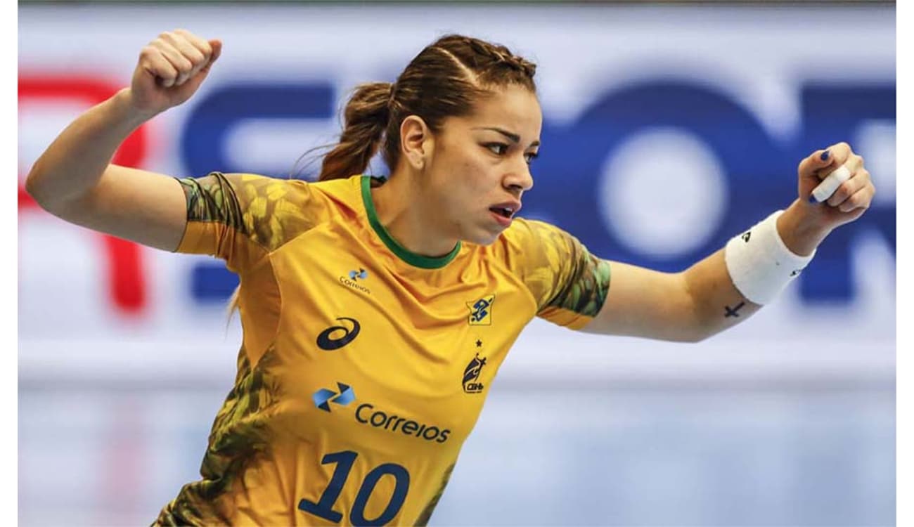 Alexandra leva o prêmio de melhor jogadora do mundo no handebol