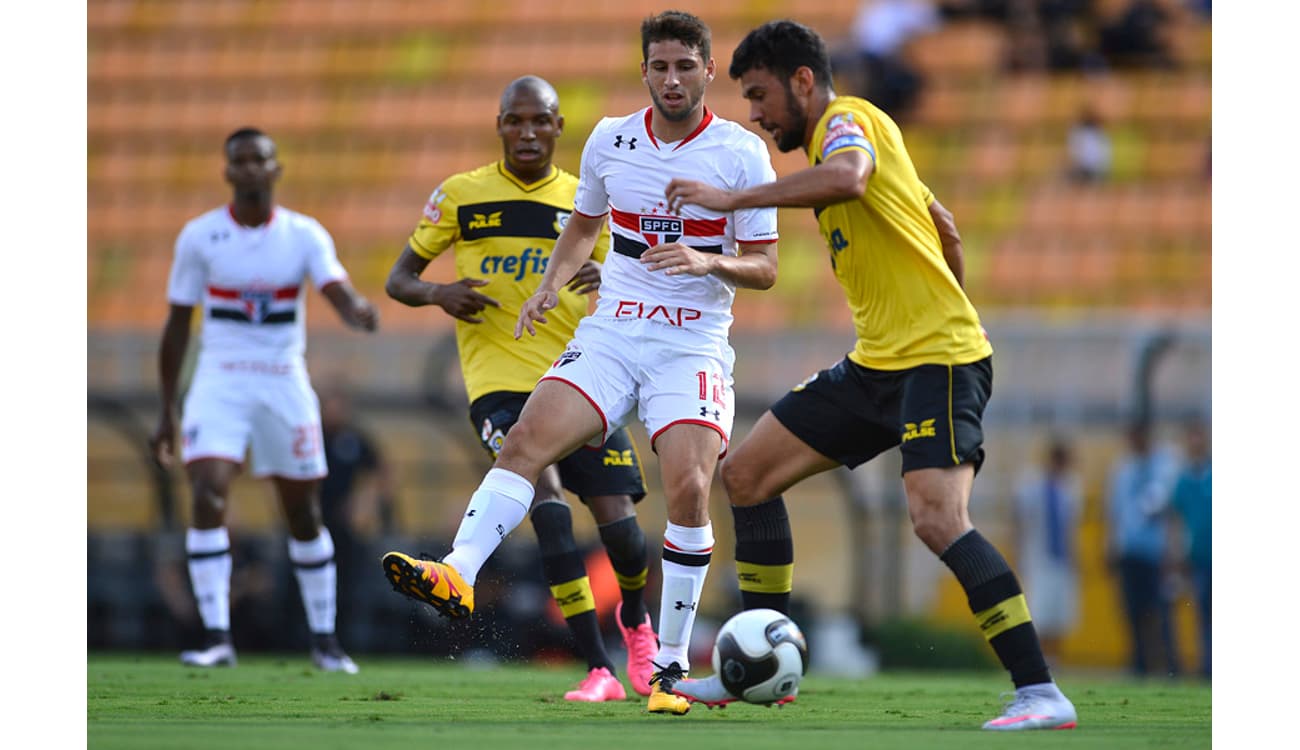 São Paulo vence São Bernardo de virada e avança à semifinal do Campeonato  Paulista