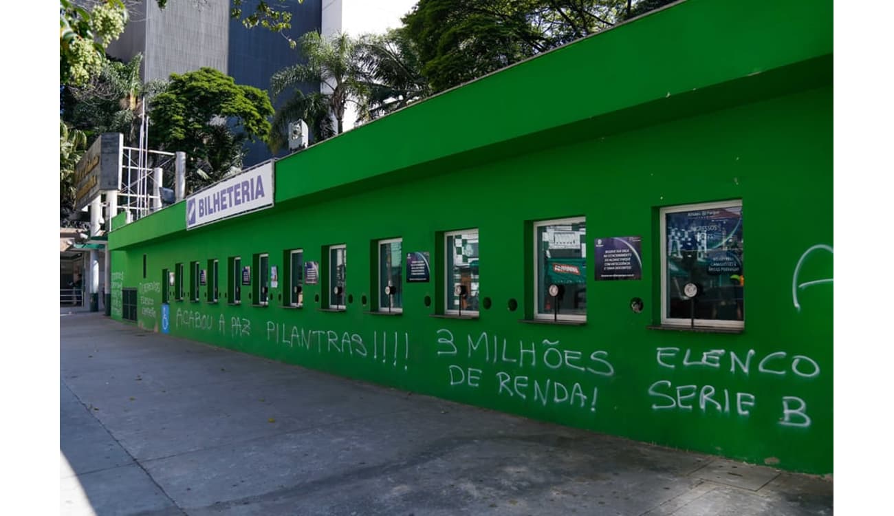 Muros do Allianz Parque foram pichados depois do empate no choque