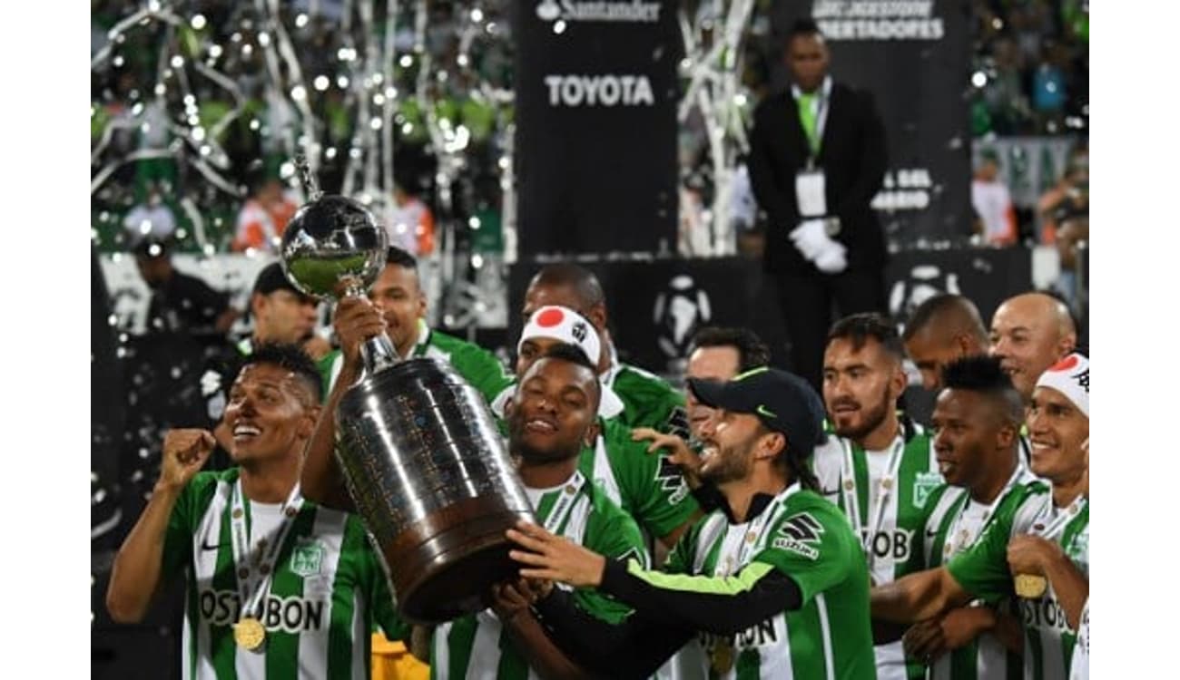 Atlético Nacional vence Racing e se aproxima de vaga na Libertadores