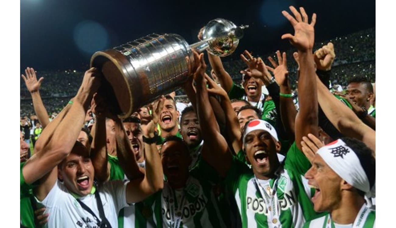 Atlético Nacional empata com Cerro e pega Chapecoense na final