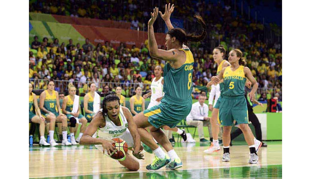 Jogador De Basquetebol Fêmea Na Ação Durante O Fósforo De Basquetebol  COREIA Contra GRÉCIA Imagem Editorial - Imagem de coreia, meninas: 139720040