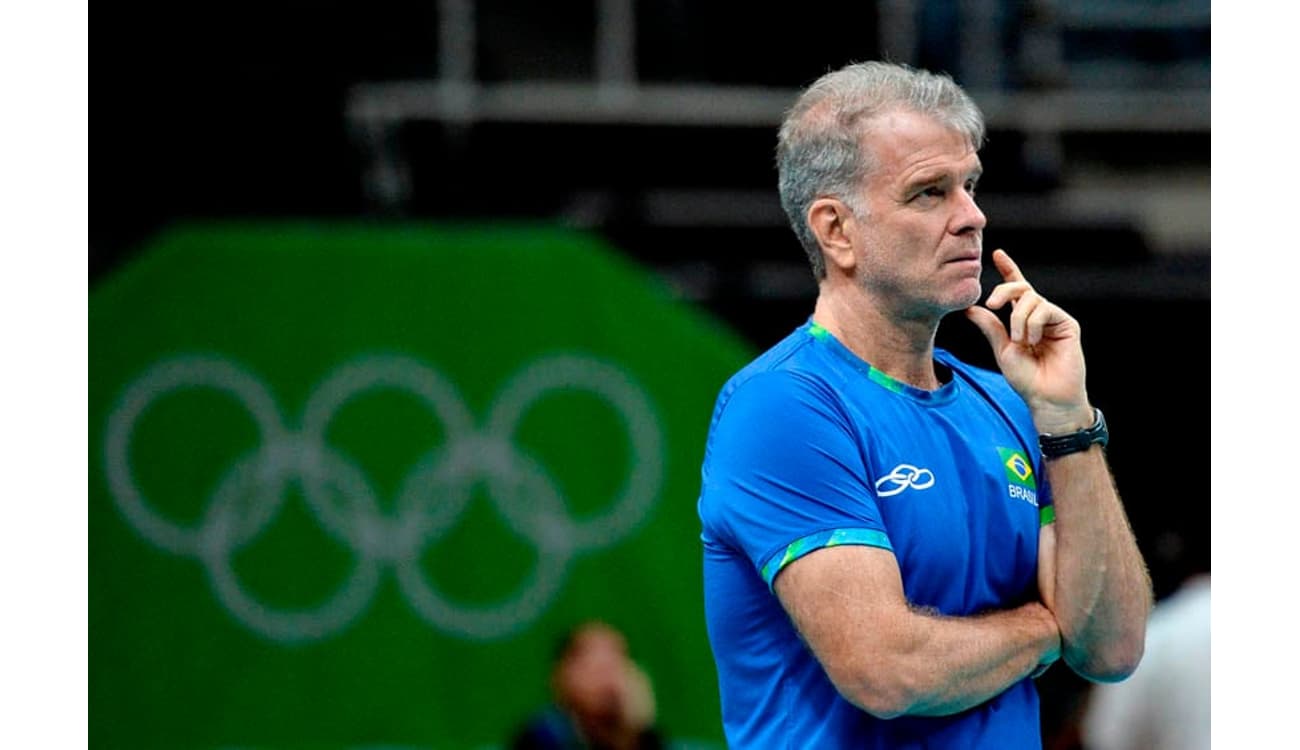 Bernardinho vai voltar à Seleção Brasileira de Vôlei? CBV avalia substituto  para Renan