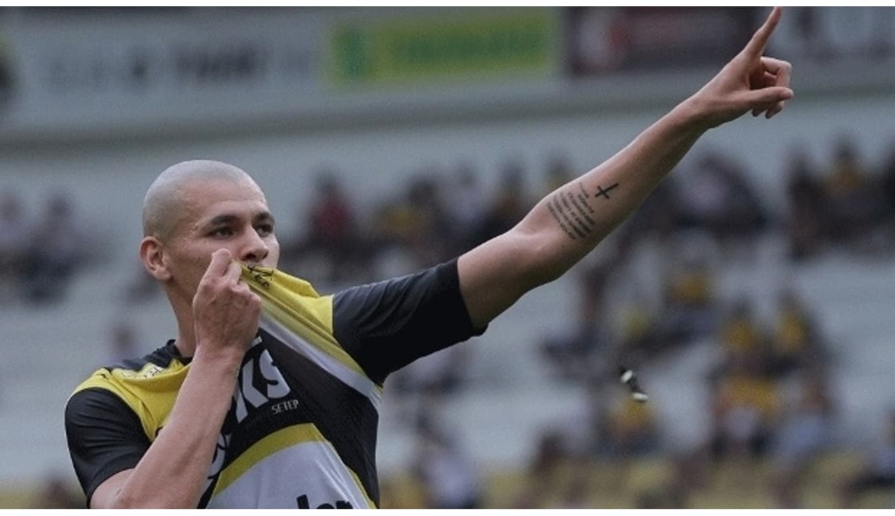 Jogador do Criciúma freta jatinho após jogo em São Paulo contra a Ponte