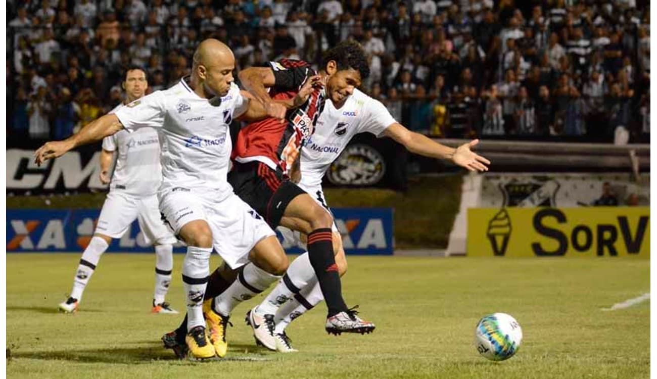 Botafogo-SP marca no fim e supera o Guarani pela Série B