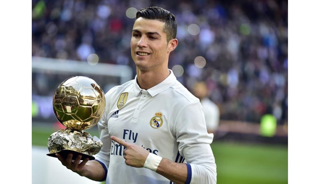 Cristiano Ronaldo ganha Bola de Ouro - Academia de Futebol de Angola