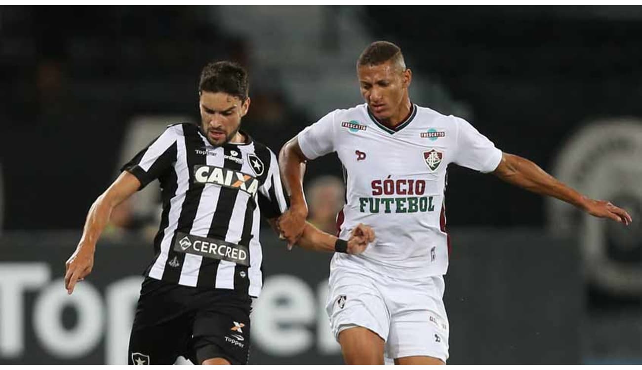 Sorte no jogo e no amor: Yony González acaba com seca de gols no