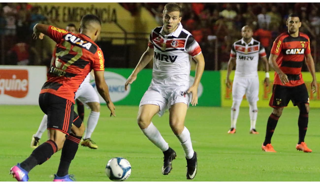 Santa Cruz-PE sai na frente, mas Sousa vira o jogo e vence por 2 a