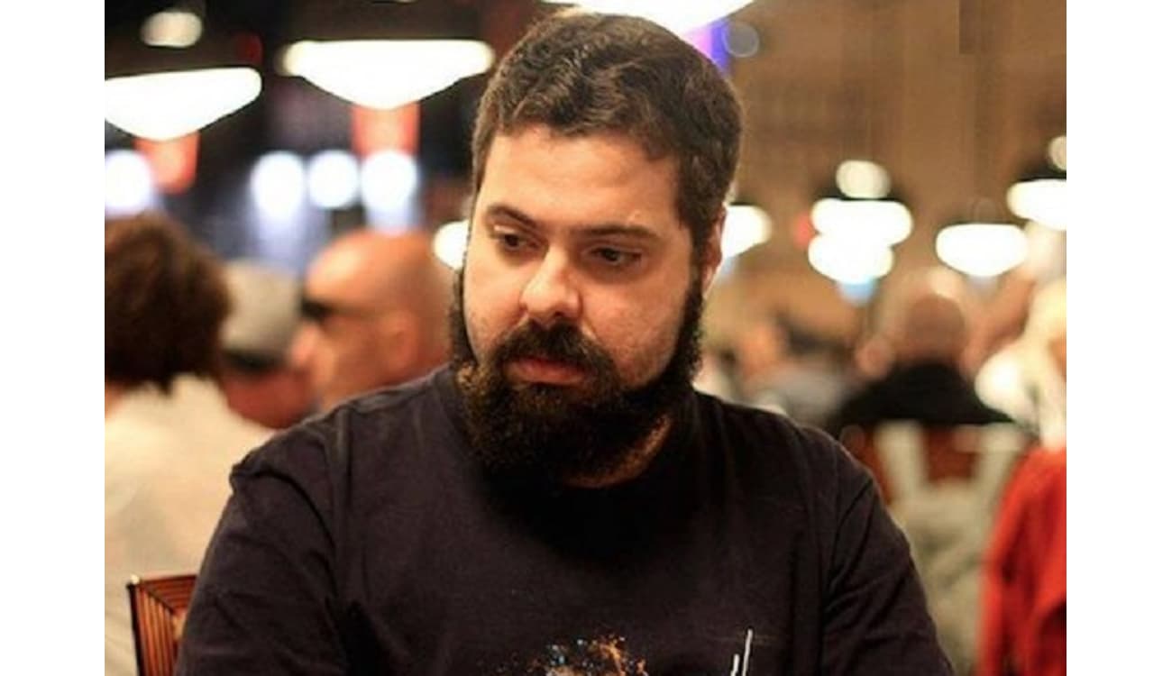 Torneio de pôquer poker online grande coroa na mesa de pôquer jogo