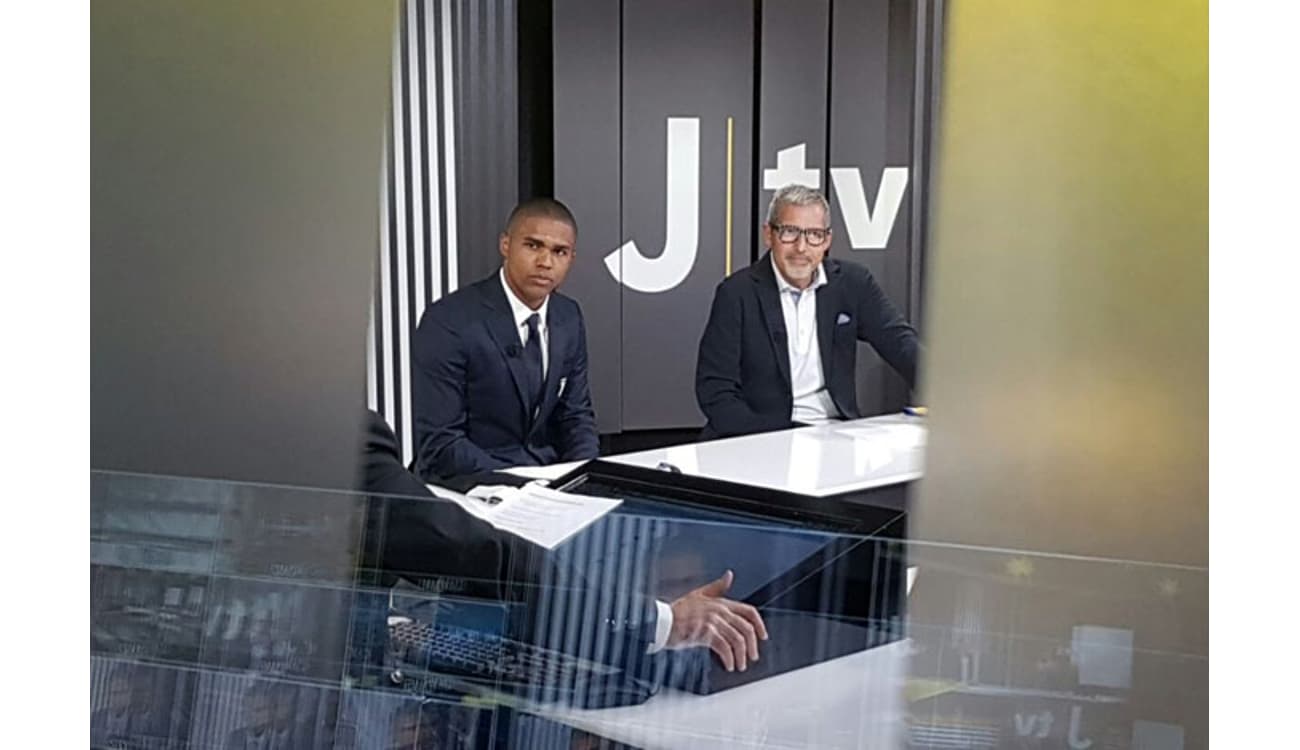 Douglas Costa é apresentado na Juventus: quero ser muito amado