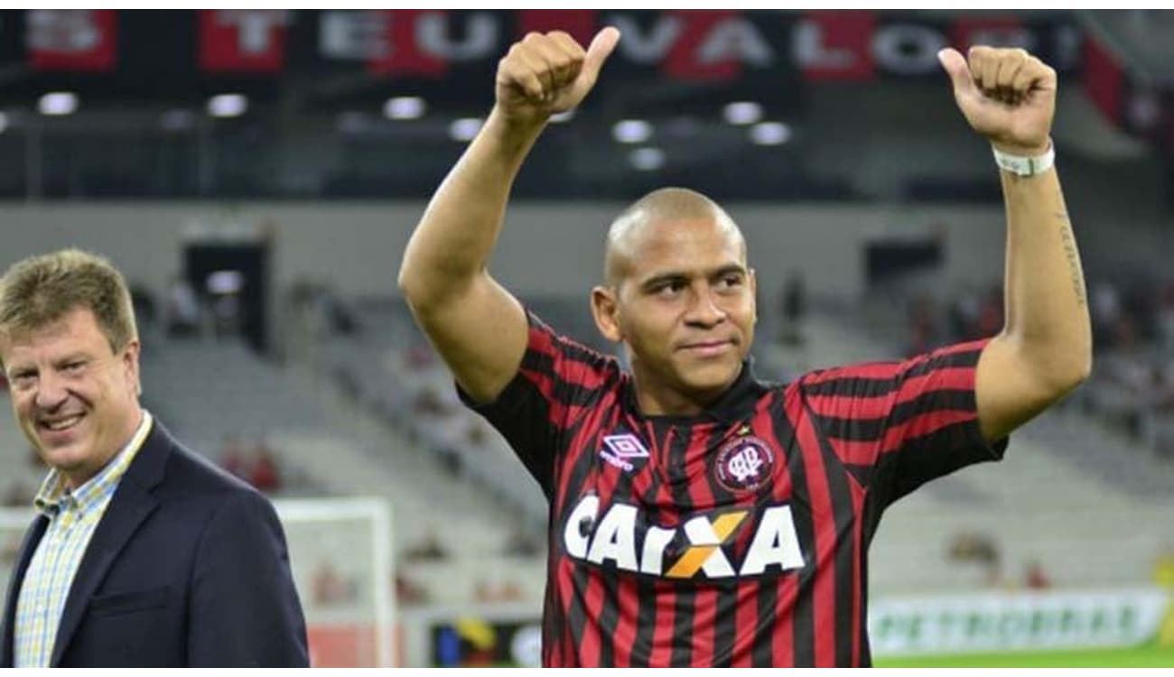 Agora é no campo: Walter revê Atlético-PR pela primeira vez jogando na  Arena, atlético-pr