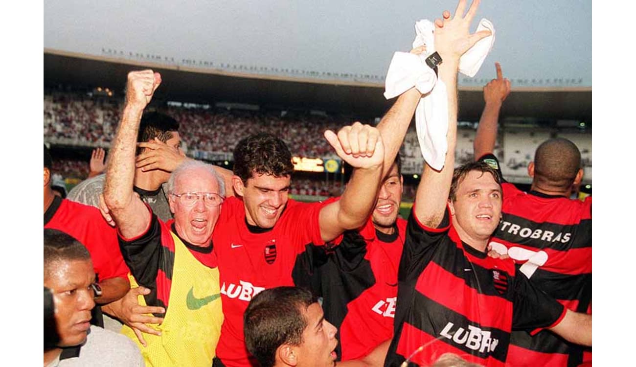 Máquina'! 'Melhor que o Brasil de Zagallo'! Torcida do Flamengo