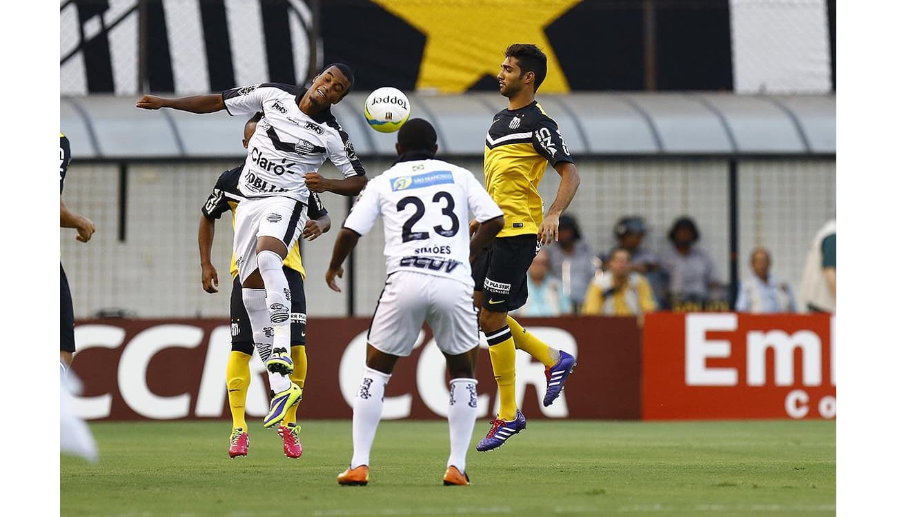 Jogou Copa do Mundo, foi revelado pelo Corinthians e agora vive no futebol  de várzea