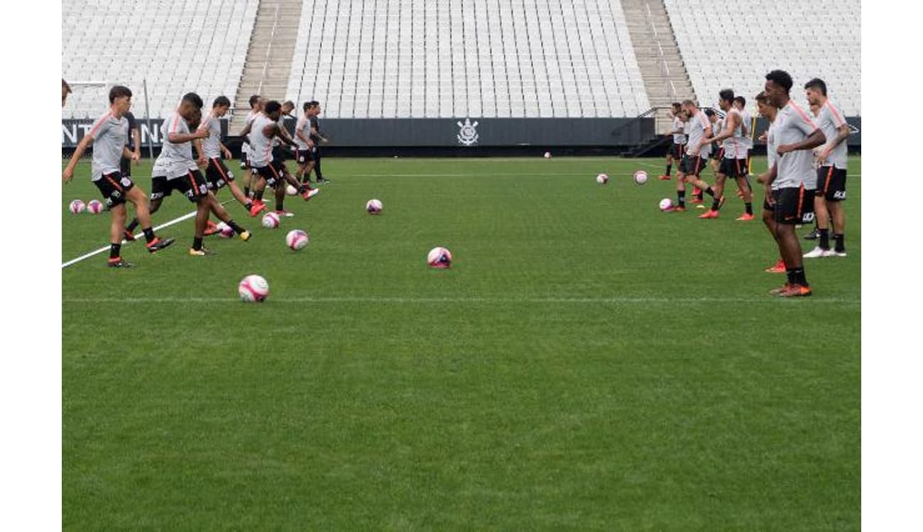 Ídolo no Corinthians, Rodriguinho volta aos gramados, agora em um novo  clube