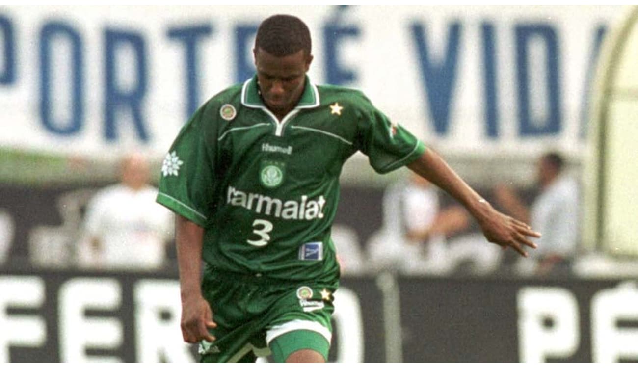 Comentarista da Copa do Mundo, Roque Júnior estreava pelo Palmeiras há 27  anos - Lance!