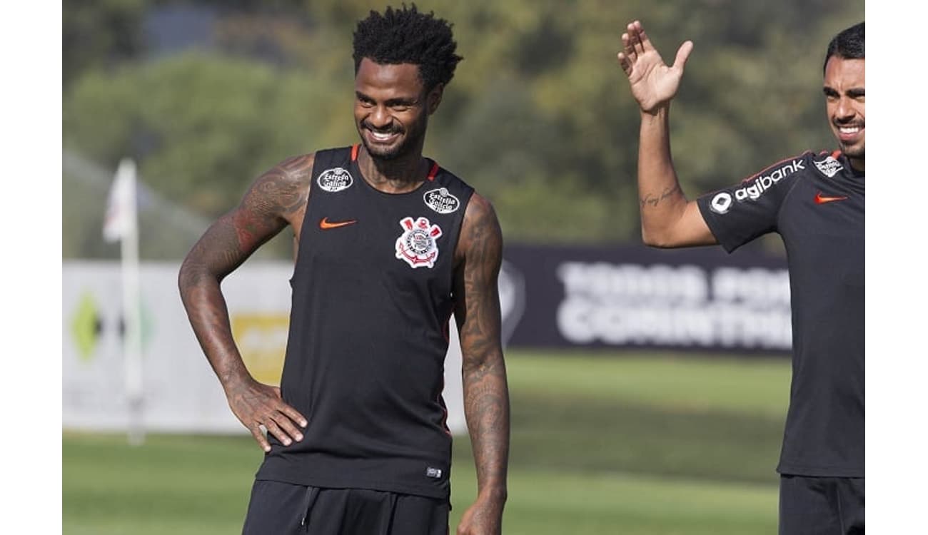 Após cirurgia, Lucas Piton pode voltar aos treinos no Corinthians