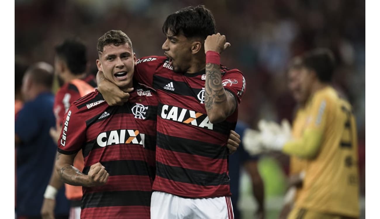 Mercado da bola: Flamengo adota cautela antes de oferta ao Galo e