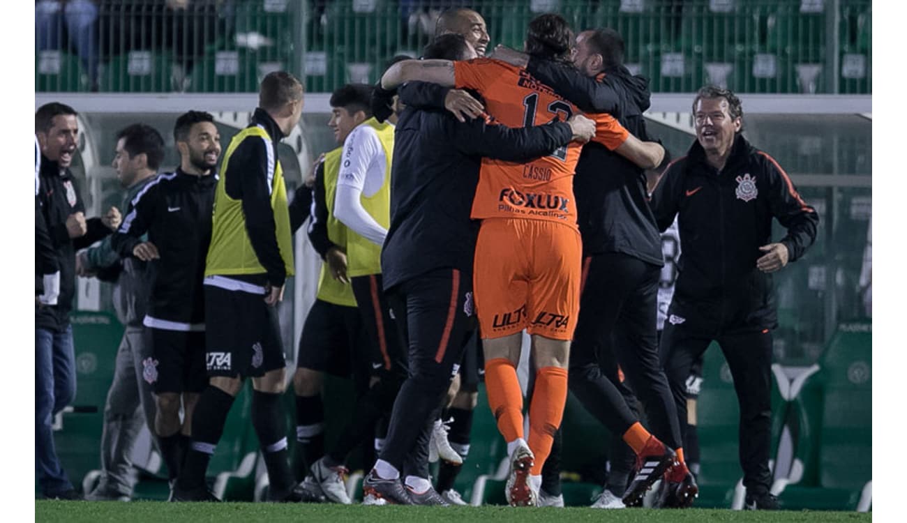 Corinthians marca no último lance e vence Chape diante de quase 40