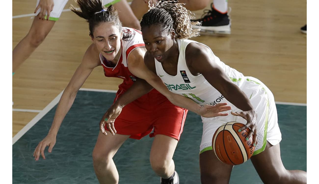 Brasil vence a Colômbia e vai invicto às semis do basquete