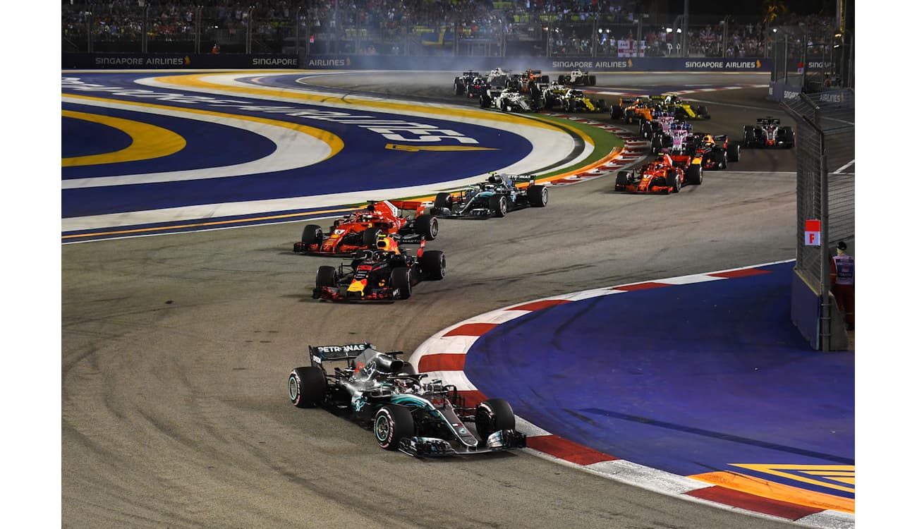 GP de Singapura: Sainz lidera nova dobradinha da Ferrari em