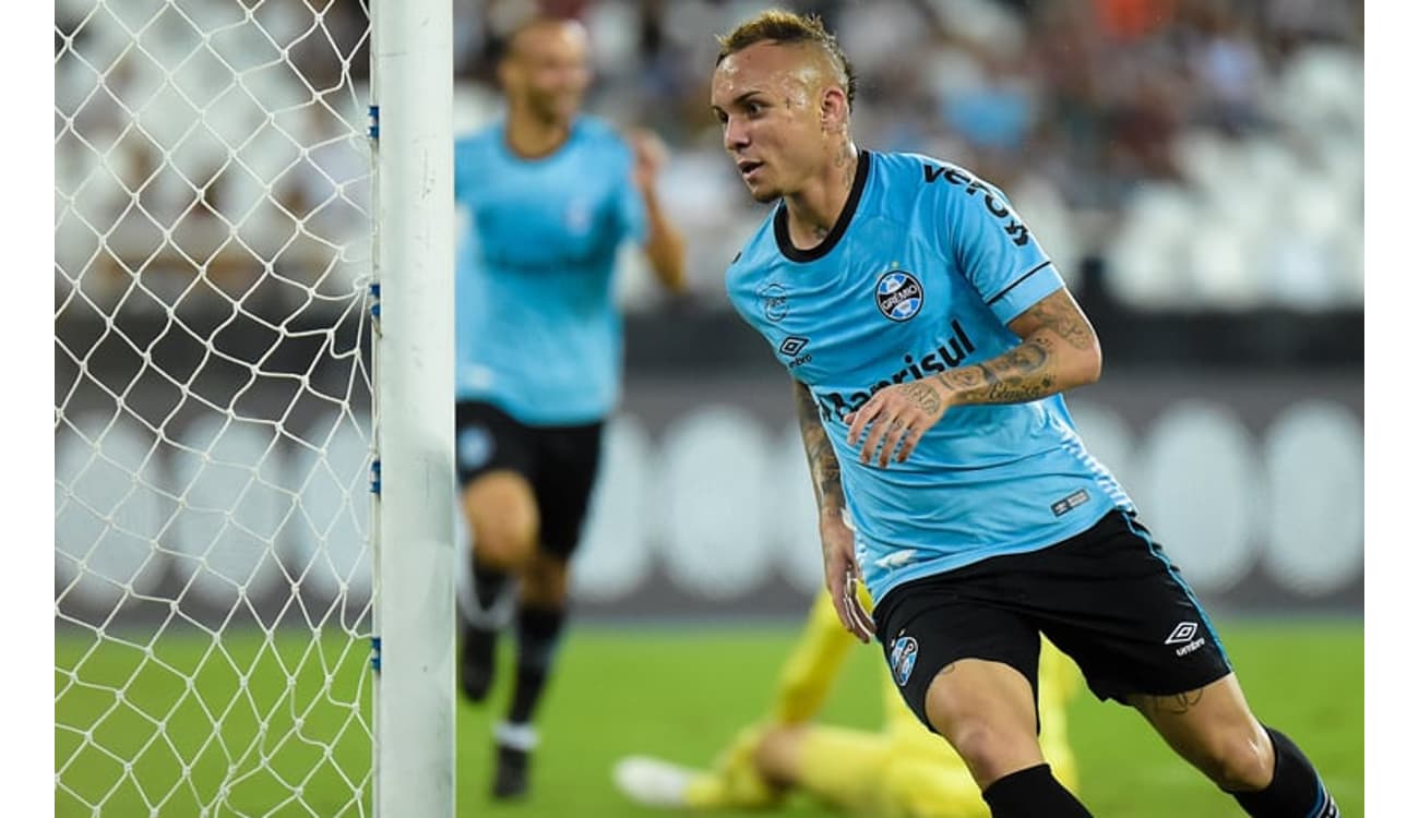 Rodrigo Becão celebra vitória do CSKA sobre o Spartak na Rússia