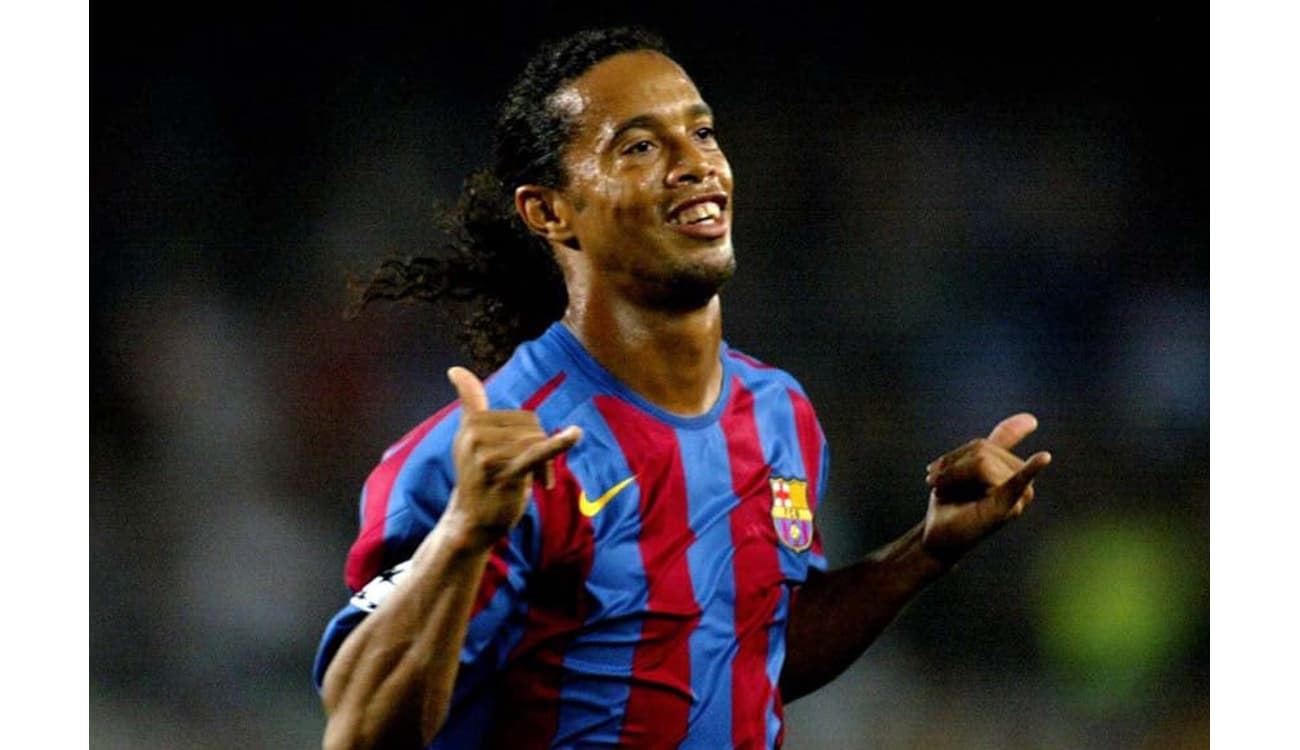 Ronaldinho completa 40 anos neste sábado; relembre passagens e