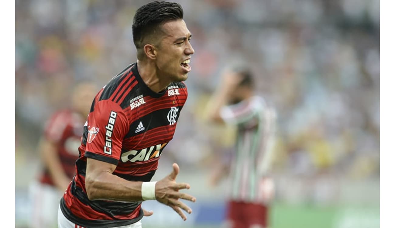 Paquetá brilha, mas Vitinho faz seu melhor jogo em vitória do