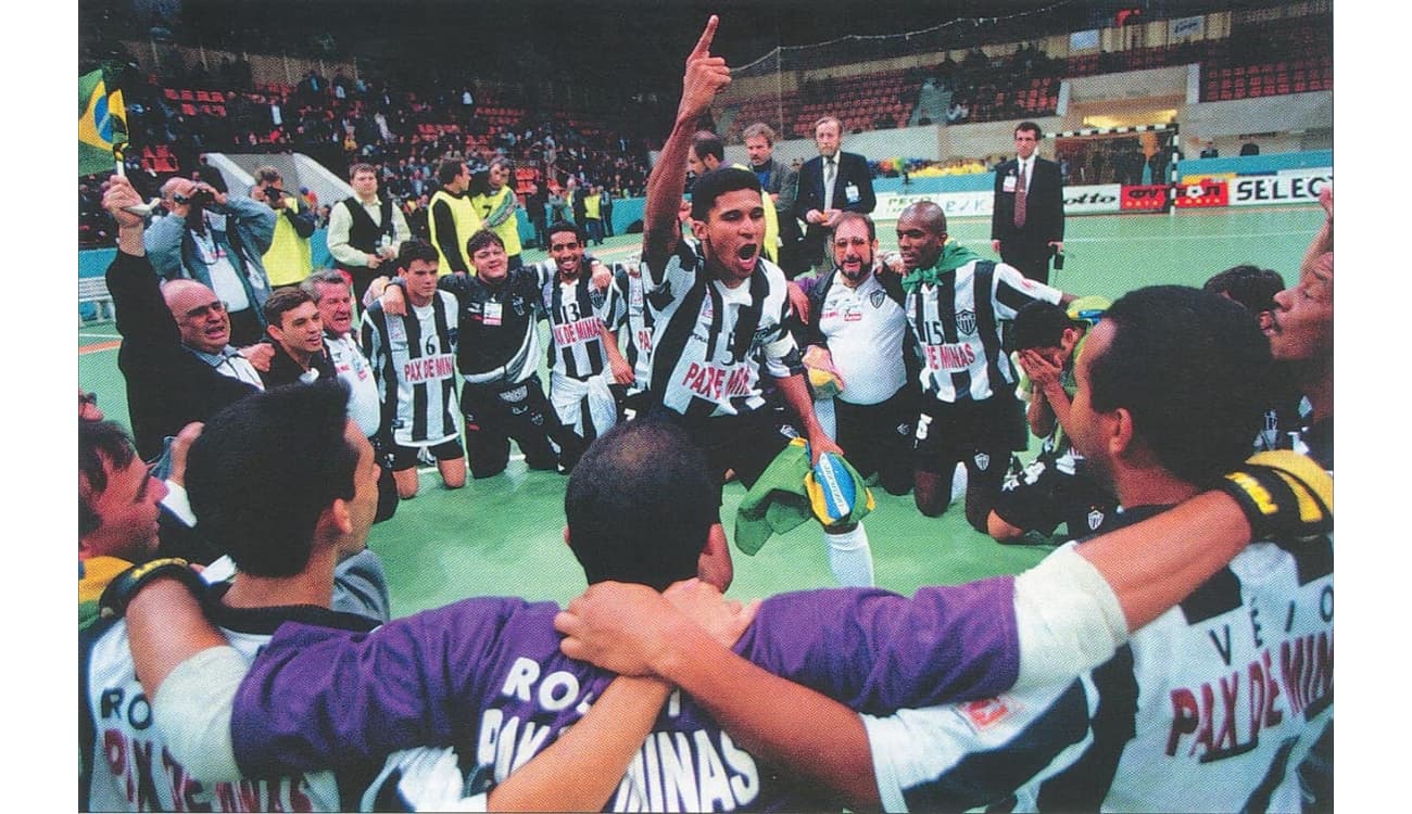 Manoel Tobias recorda mundial de futsal contra o Barcelona em 1997
