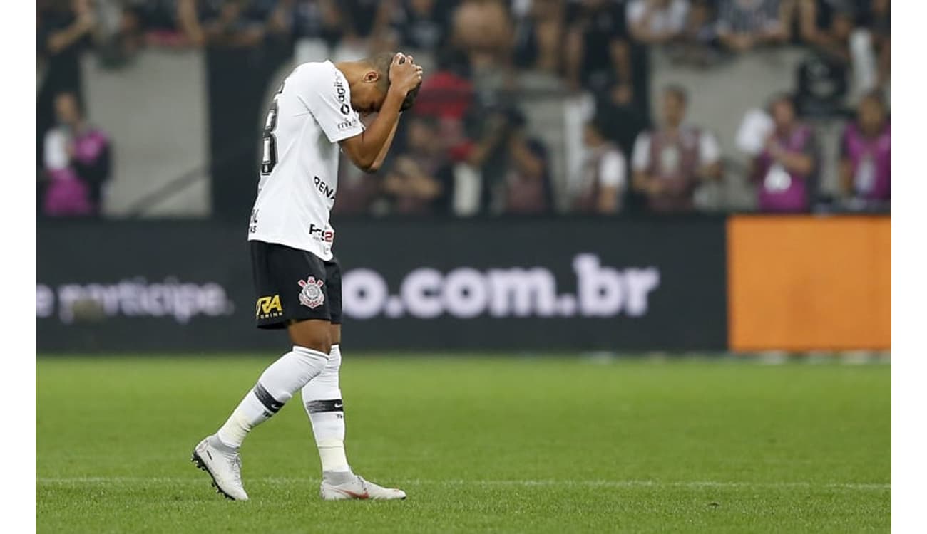 Wolverhampton faz contato por Pedrinho, que interessa a Corinthians e São  Paulo