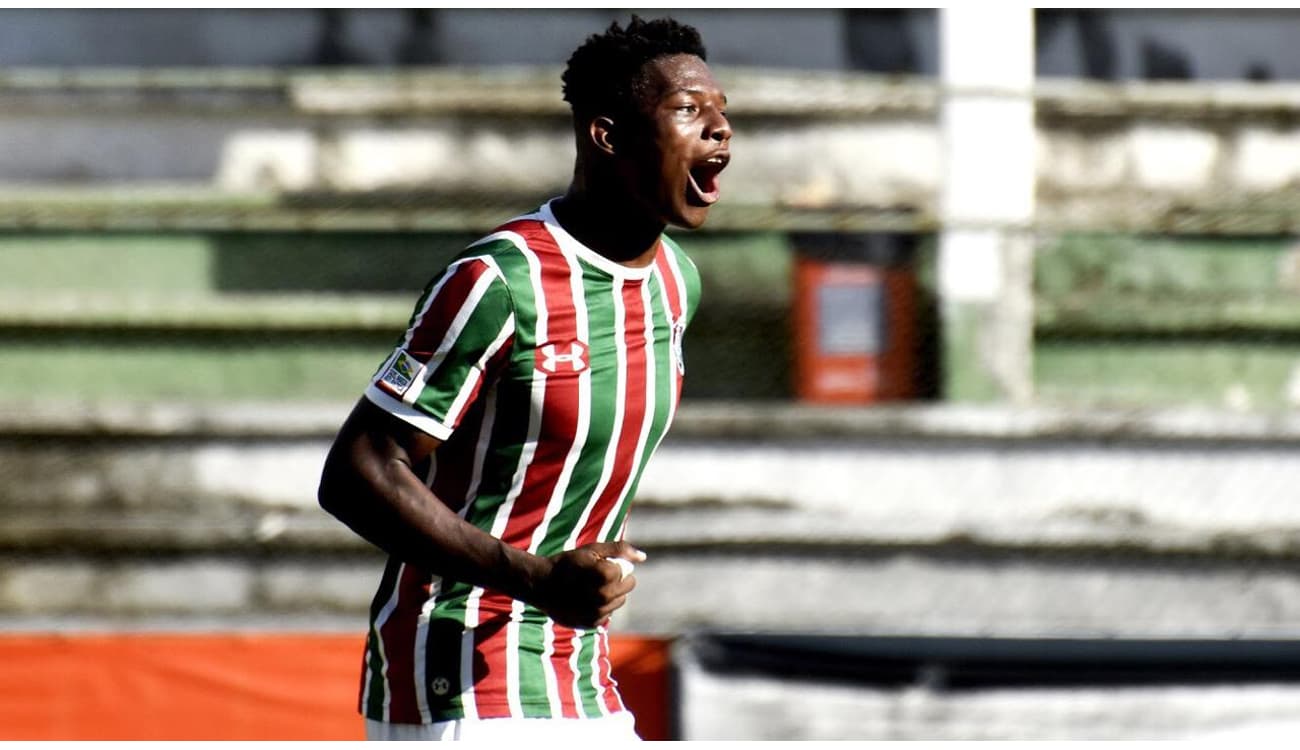 Ex-Fluminense, Lucas Macula faz gol na final e é campeão de torneio sub-23  em Portugal, futebol português