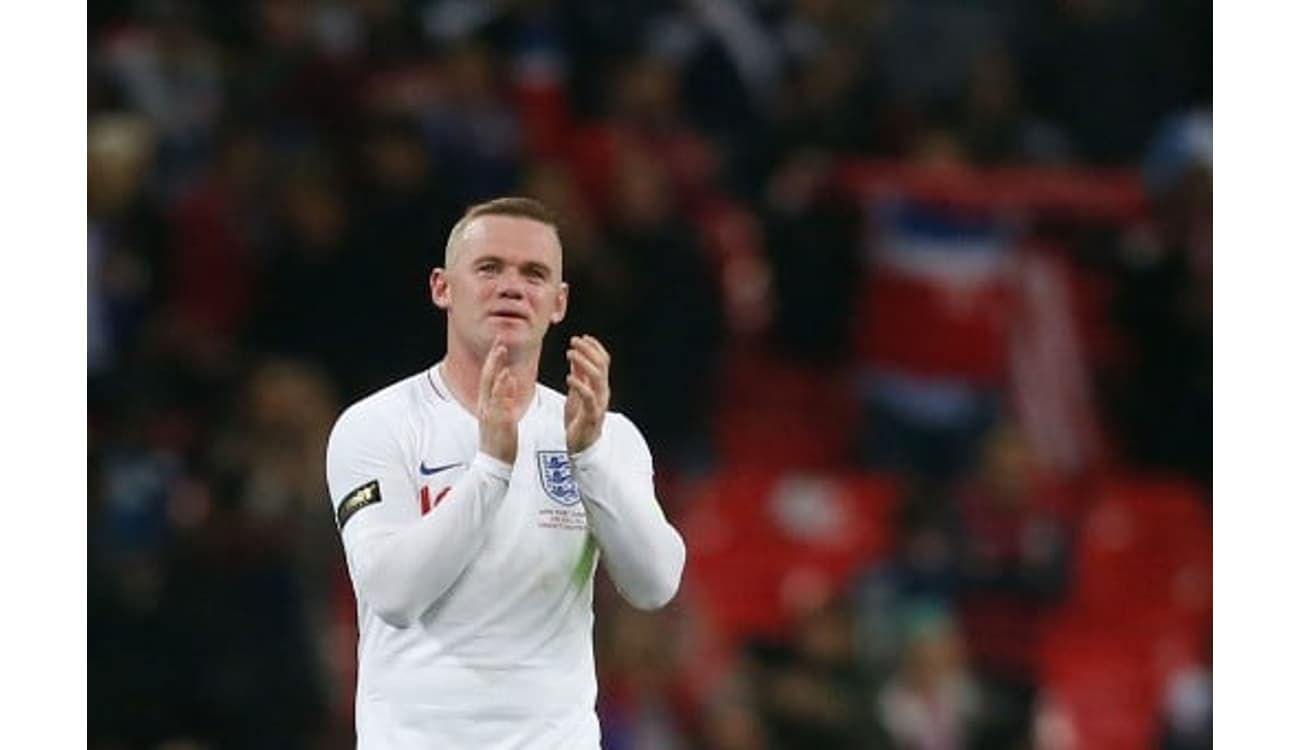 Técnico Rooney machuca próprio jogador em treino do Derby CountyJogada 10