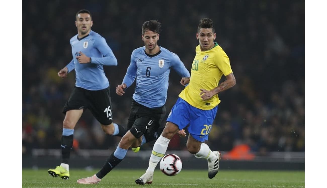 Uruguai x Brasil: escalações e onde assistir ao jogo pelas