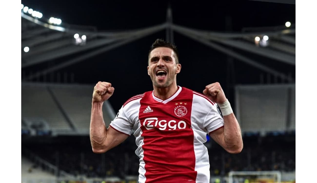 Tadic deixa o Ajax como um dos maiores ídolos do clube neste século