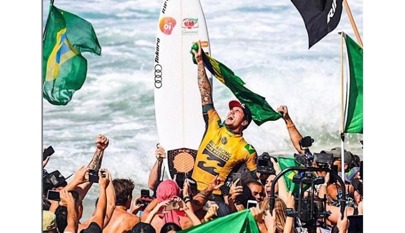 Gabriel Medina conquista título do Circuito Mundial de Surfe