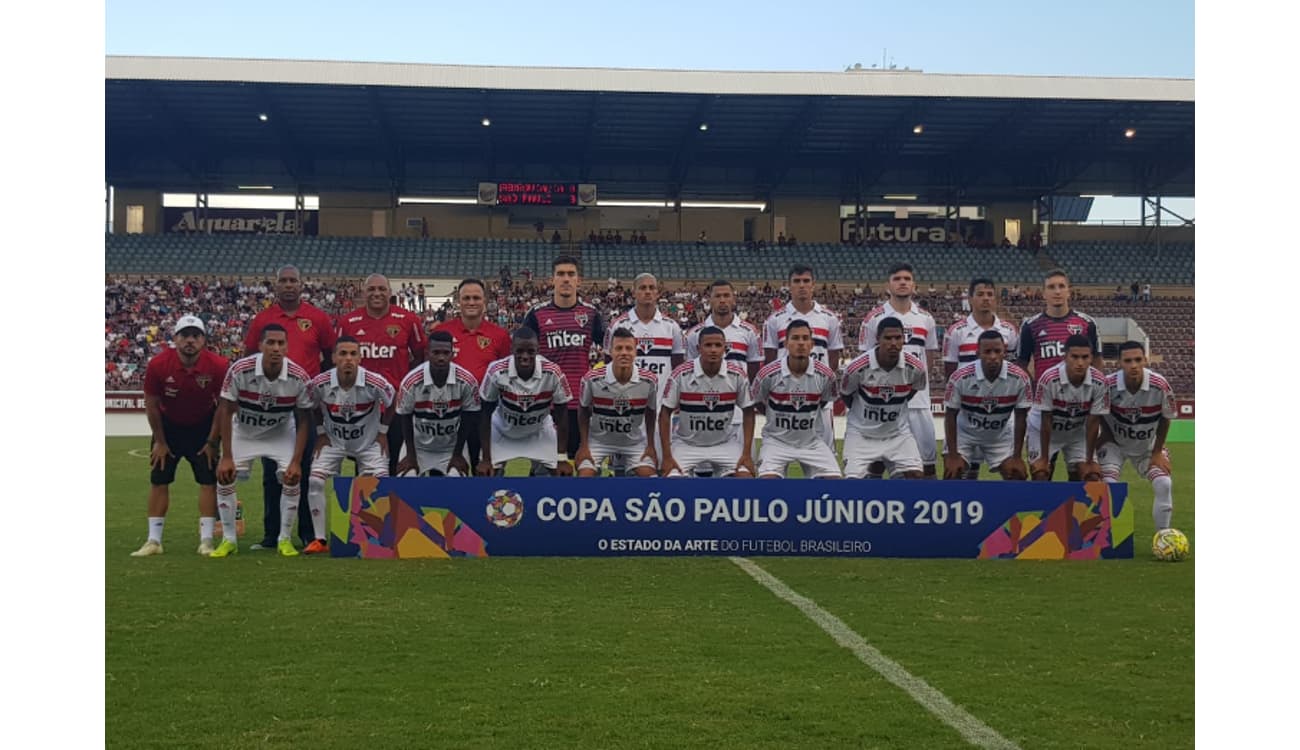 São Paulo empata com a Ferroviária e ergue taça do Campeonato