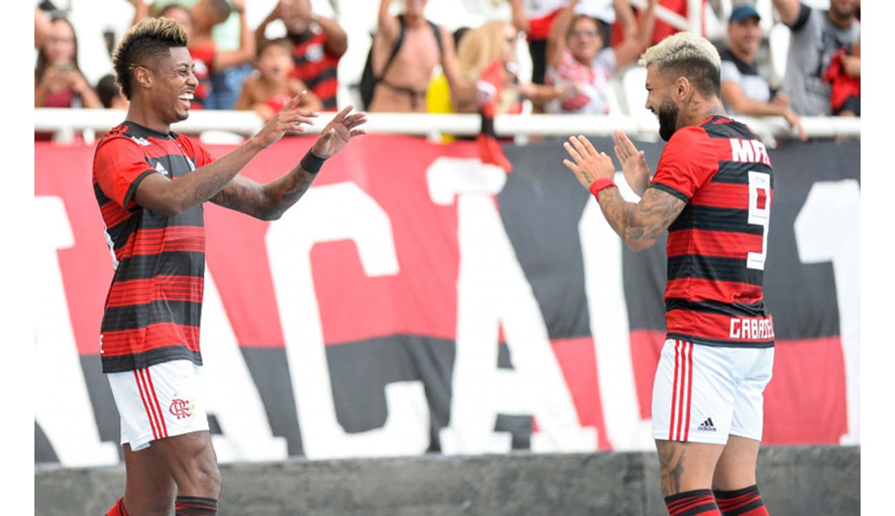 ATUAÇÕES: Trio brilha em virada do Corinthians - Lance!