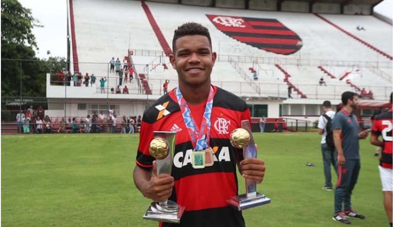 Debandada do Flamengo? Quatro jogadores negociam saída do Rubro