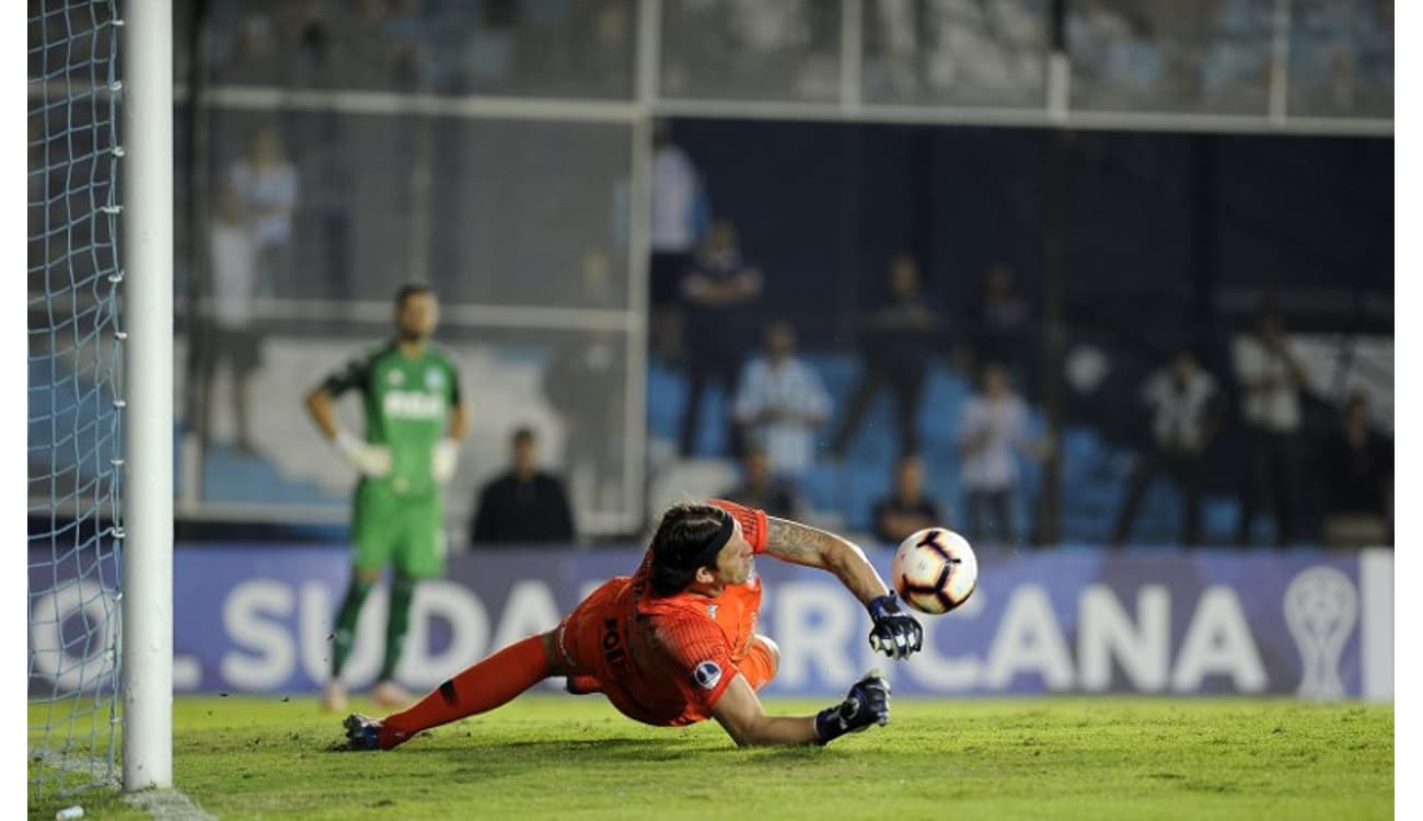 Cássio cava espaço na história do Corinthians e se aproxima de recorde de  Ronaldo - Lance!