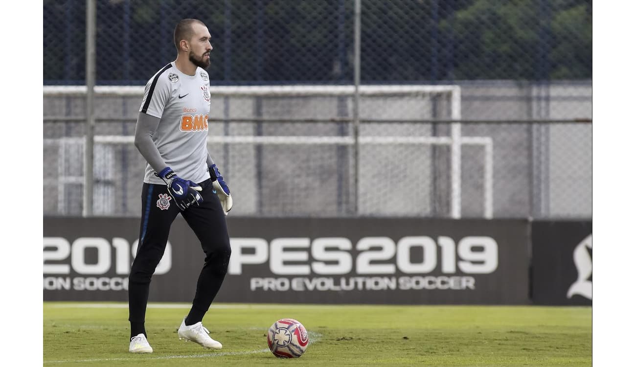 Escalação do Corinthians: Cássio ou Walter, e briga forte no