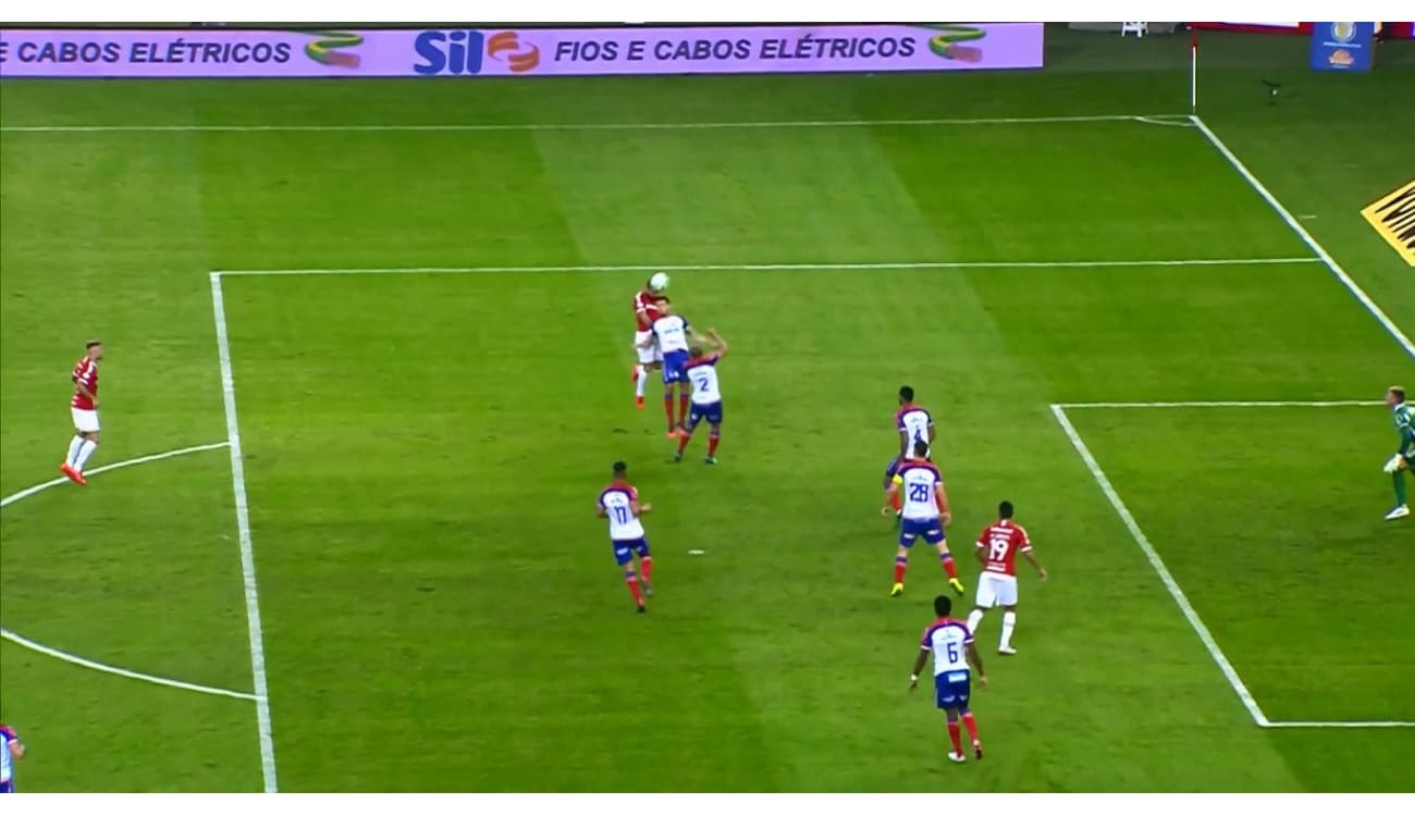 Em jogo de lances polêmicos, Inter e Bahia empatam em 2 a 2 no Beira-Rio