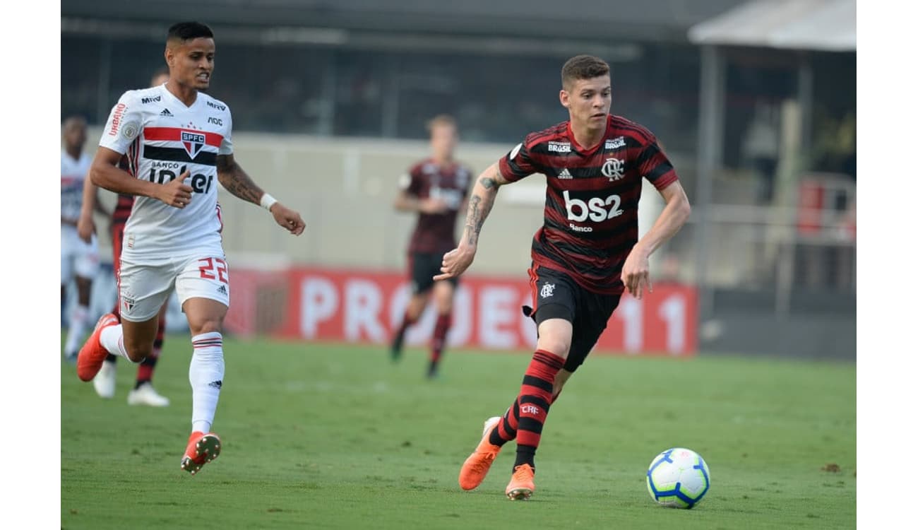 Arrascaeta é incerteza na partida contra o Corinthians, e tem dias  decisivos