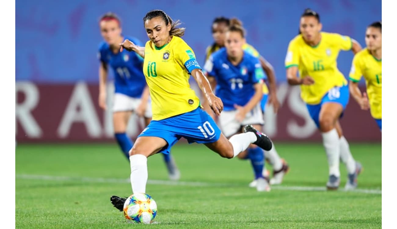 Na última Copa do Mundo de Marta, Seleção Feminina vai em busca de sua  primeira estrela no maior Mundial de futebol feminino de todos os tempos –  ONU Mulheres