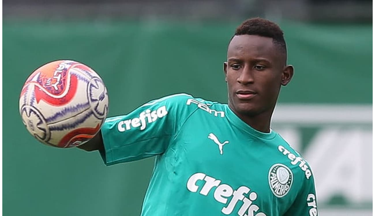 Sem estrear no Palmeiras, Angulo vive sonho olímpico na seleção