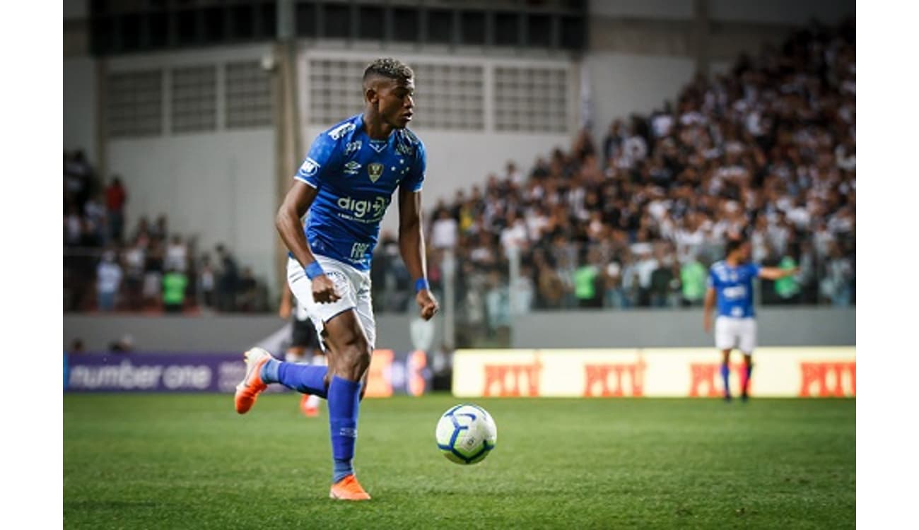 Cruzeiro tem interesse em lateral colombiano; conheça jogador