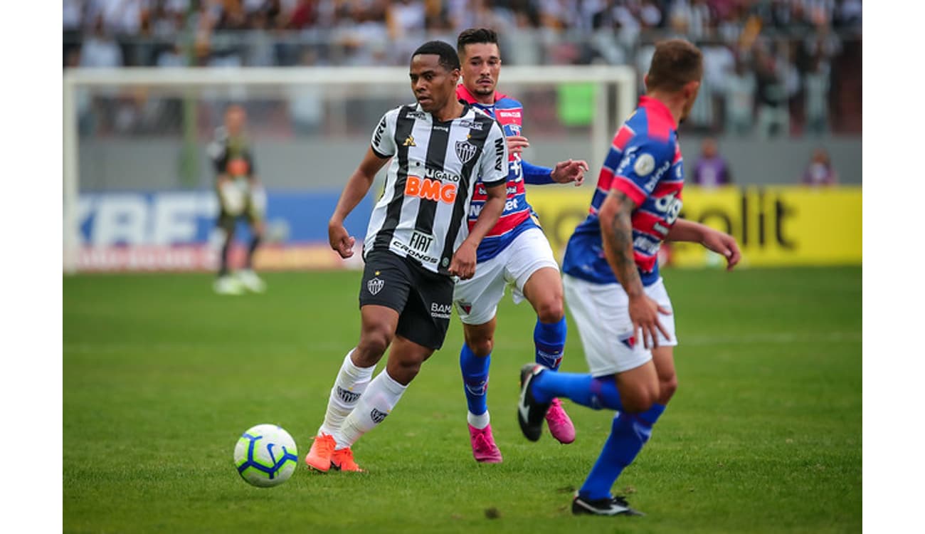 Corinthians arranca empate com Fortaleza no fim e sai da parte