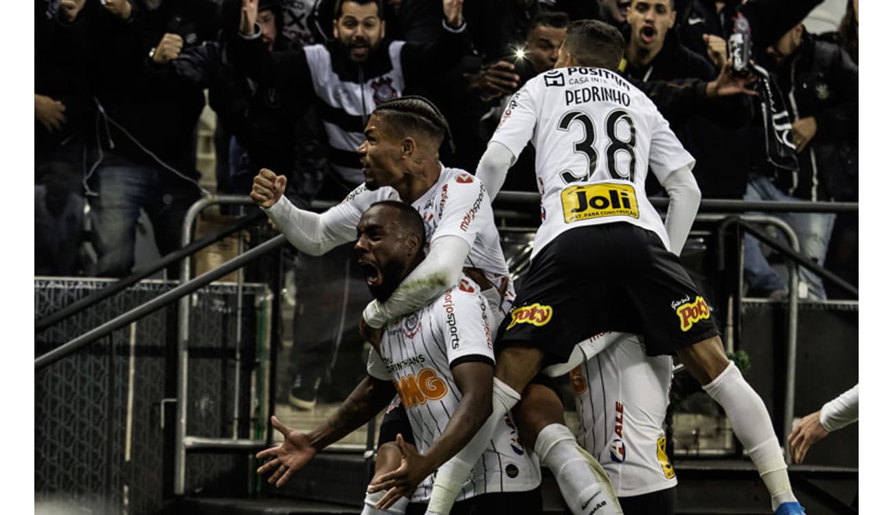 Em jogo adiado, Corinthians vence o Goiás e entra no G6 do Brasileiro -  Lance!